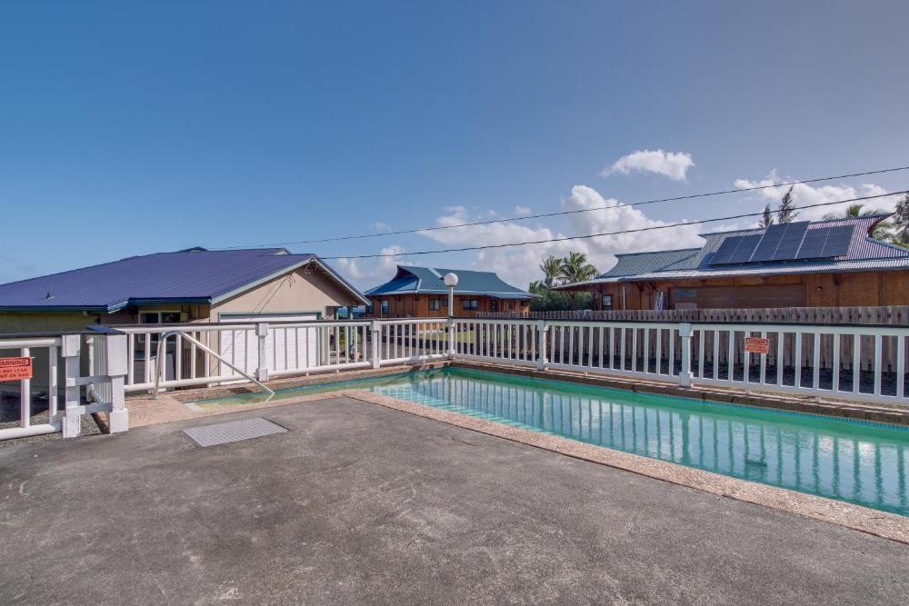 Oceanfront Keaau Gem Ocean and Sunrise Views, Pool